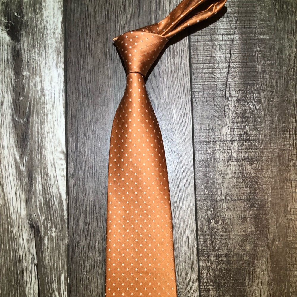 Silk tie.